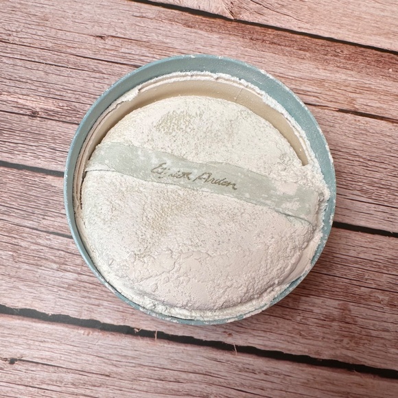 Vintage Elizabeth Arden “Blue Grass” Dusting Powder Set – Tin & Shaker Bottle - Picture 7 of 16